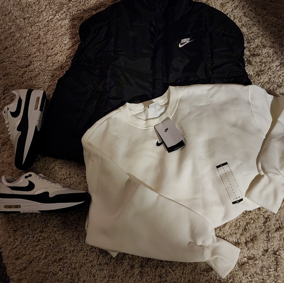 Women's Nike puffer vest - Picture 3 of 5